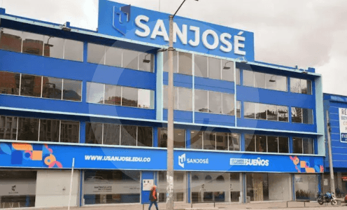 Rectora de la Fundación San José renuncia en medio del escándalo por títulos irregulares