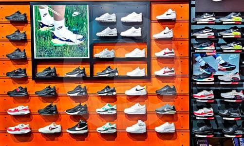 Nike domina el mercado mundial de tenis, pero su bolsa se desmorona por problemas en China