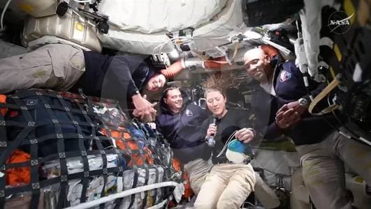 Cuatro astronautas regresan de la Luna: "La Tierra es un bote salvavidas"