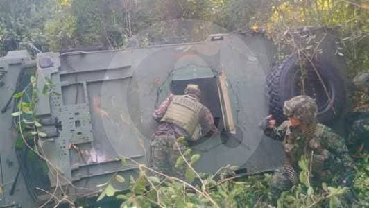 Militar muere al caer vehículo blindado durante operación en el Cauca mientras huía de asonada