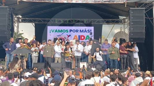 Cepeda en Medellín: discurso de verdad y reconciliación, homenaje de madres buscadoras