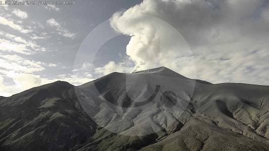 Popayán sigue sin vuelos: la ceniza del Puracé mantiene cerrado el aeropuerto