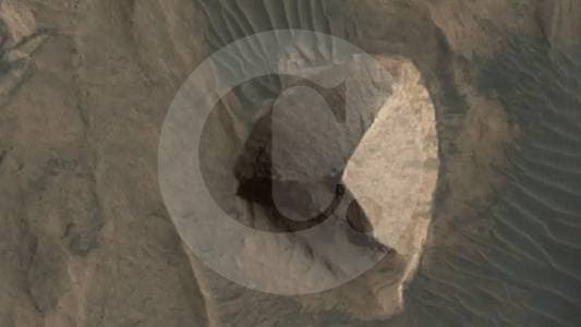 La "pirámide" de Marte que se volvió viral es solo una colina erosionada, según científicos