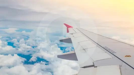 Dólar y petróleo bajos no garantizan pasajes más baratos en 2026, advierten aerolíneas