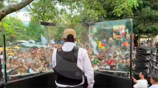 Candidatos presidenciales hacen campaña blindados: hasta 40 escoltas y gastos de mil millones mensuales