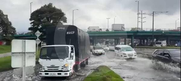 Lluvia descontrol: Autopista Norte de Bogotá se inunda y paraliza el tráfico del norte