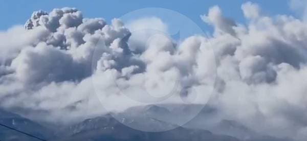 Puracé expulsa ceniza a 800 metros: alerta amarilla en Cauca sin riesgo de erupción inmediata