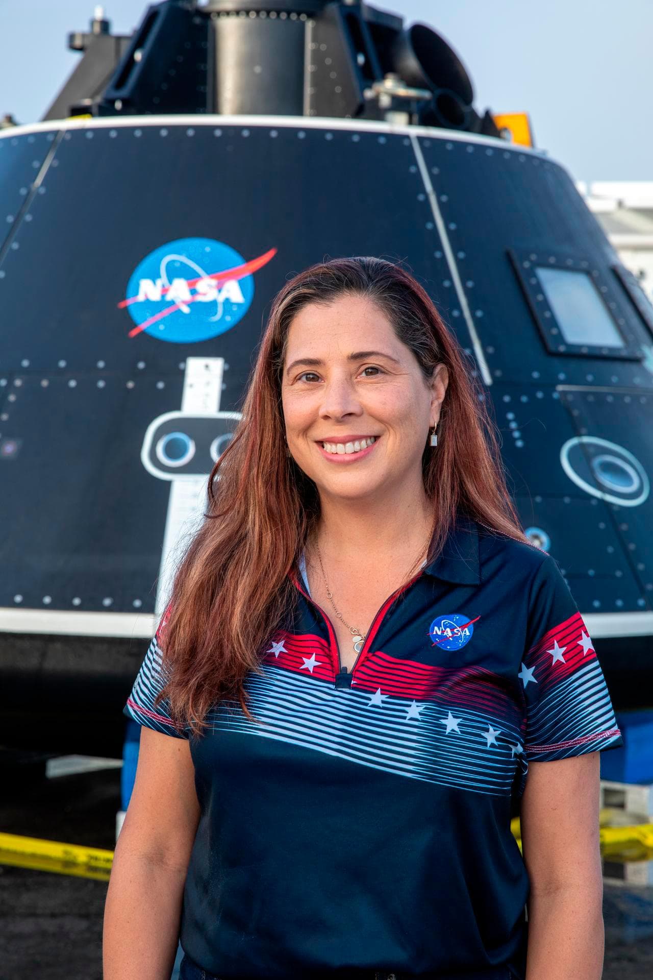 Una ingeniera colombiana dirige el regreso más difícil de la nave Artemis 2 a la Tierra