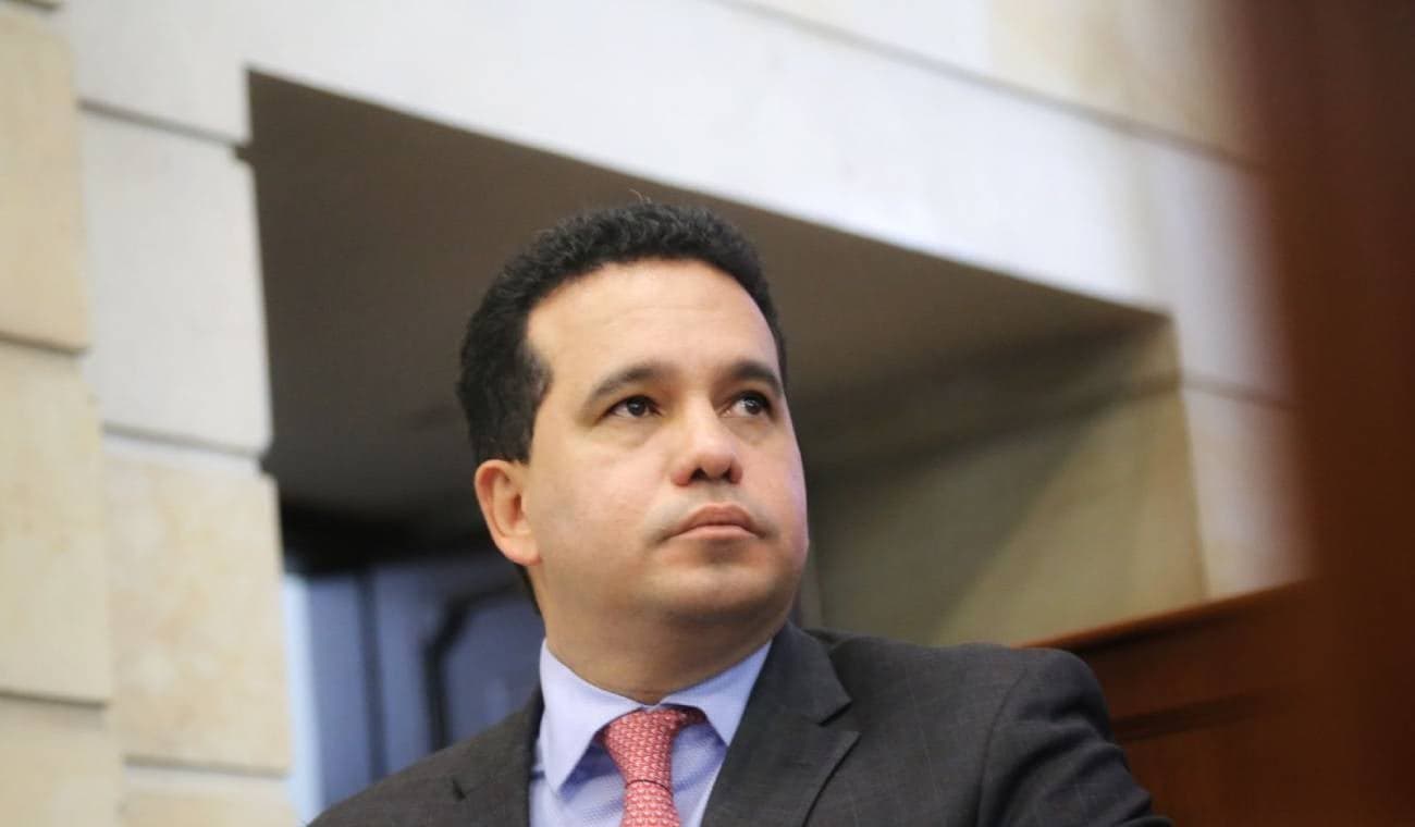 Senador conservador Trujillo renuncia al partido tras victoria de De la Espriella