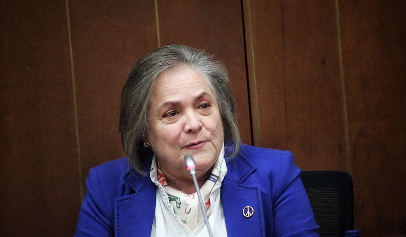 Clara López renuncia a candidatura y respalda a Iván Cepeda con acuerdo de seis puntos