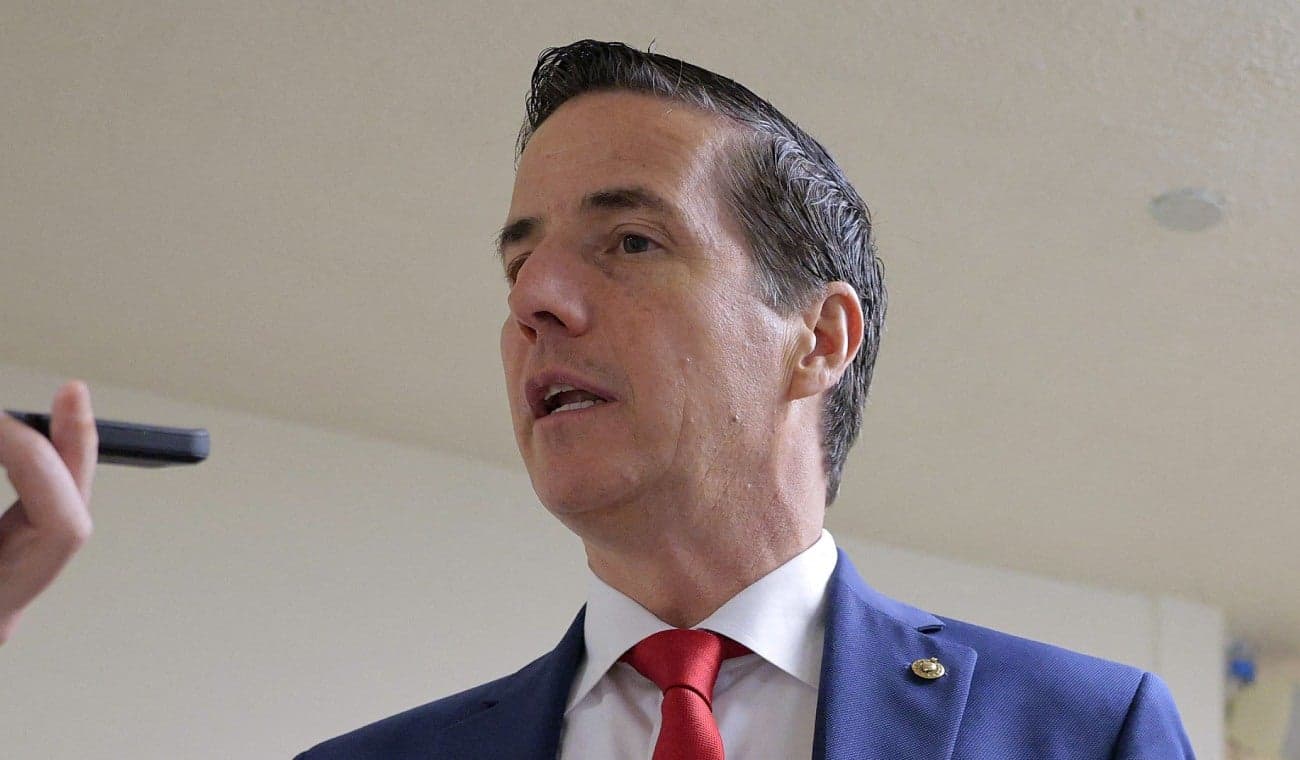 Bernie Moreno vuelve a Colombia como veedor de la segunda vuelta presidencial en 2026