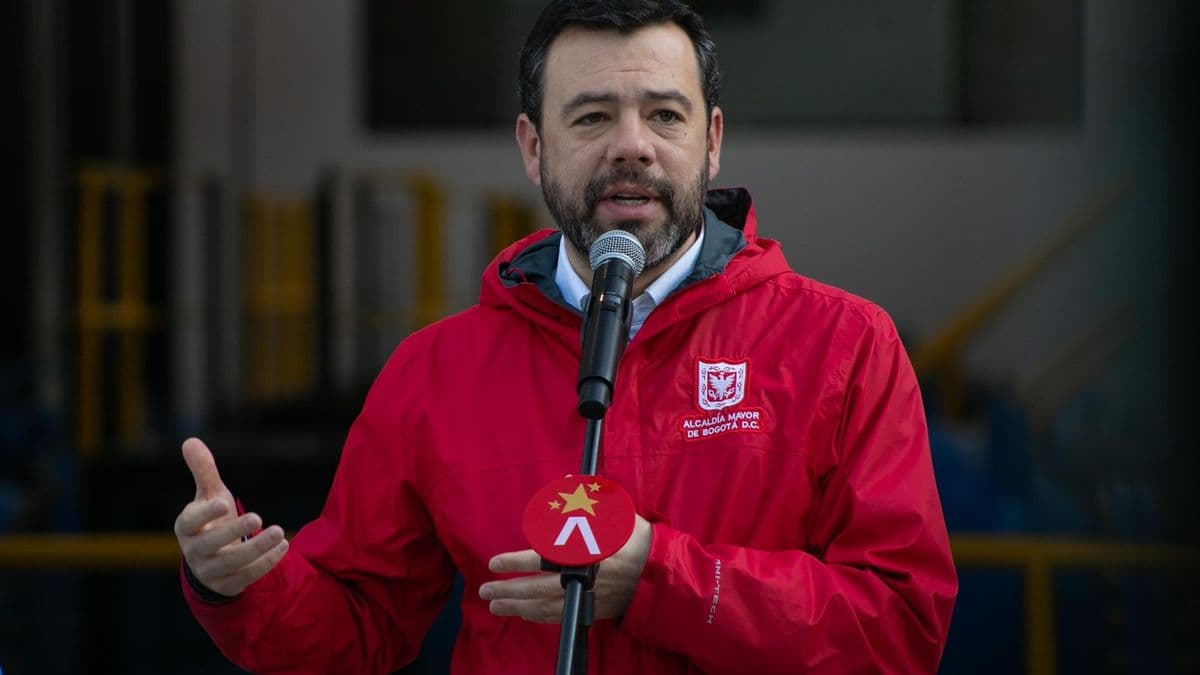 Galán critica política de negociación con cabecillas: "Es peligrosa e irresponsable"