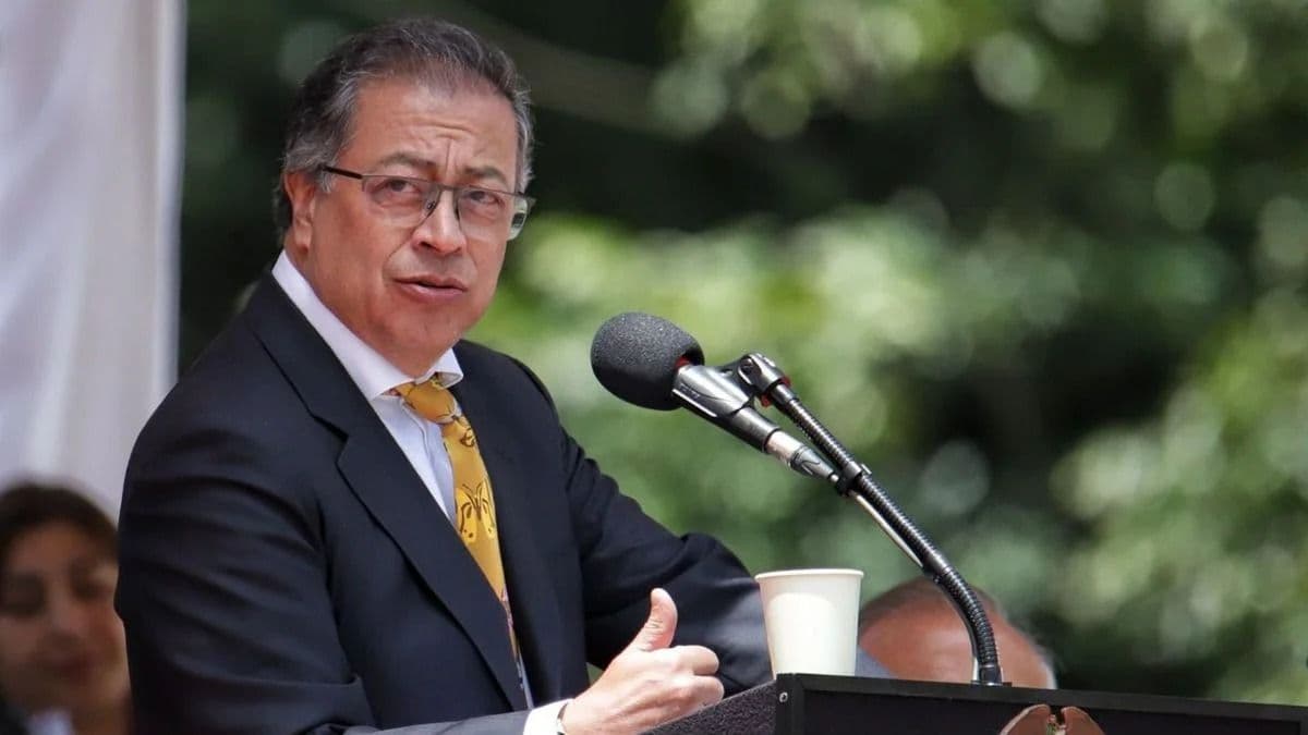 Qué sí y qué no puede hacer un presidente en política según la ley colombiana