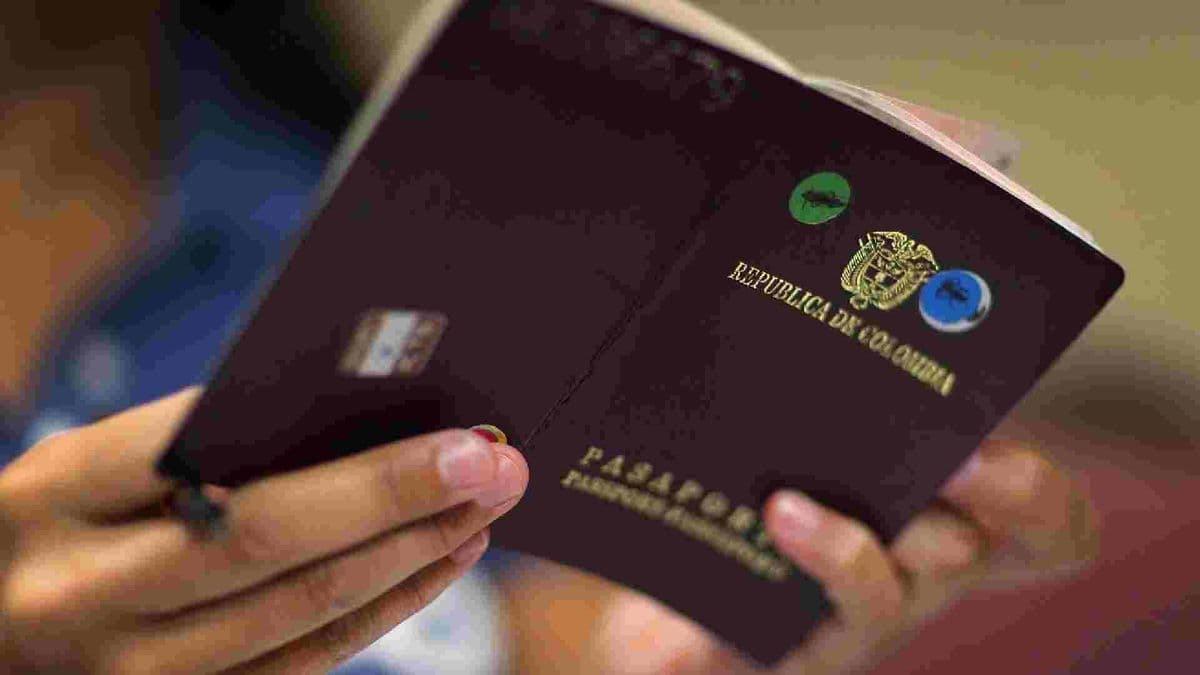Cancillería cierra expedición de pasaportes para reparar sistema informático tras colapso generalizado