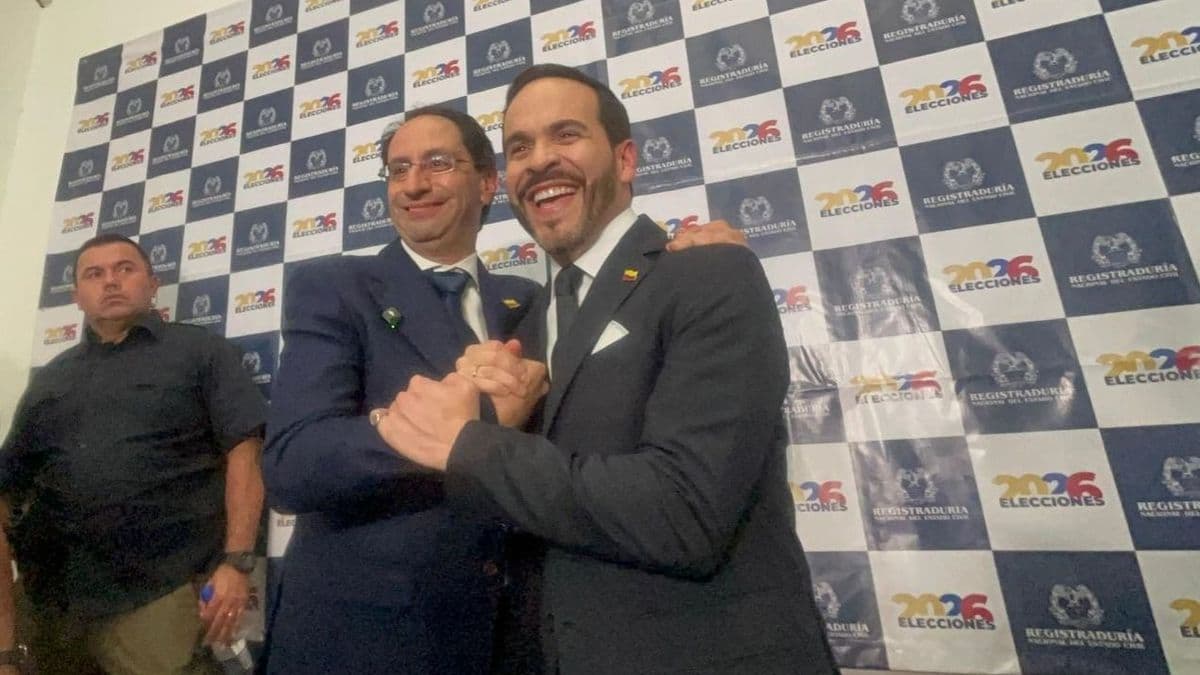 Abelardo de la Espriella inscribe su candidatura presidencial en Cali con Restrepo como fórmula