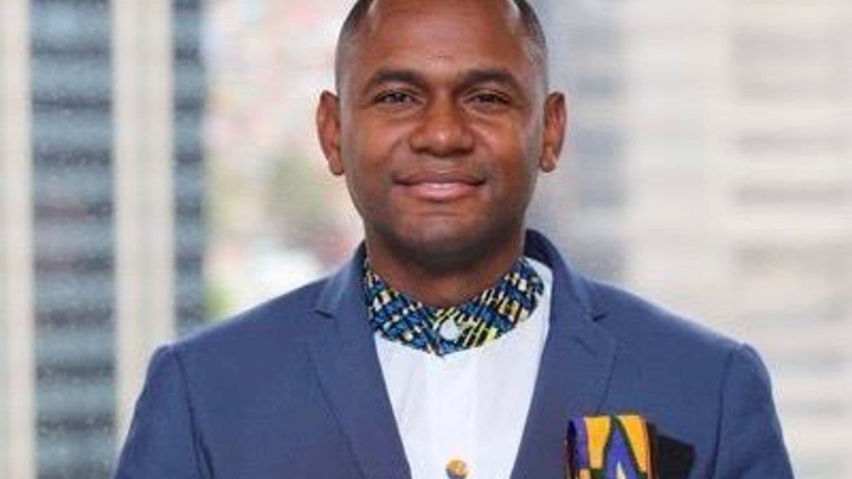 Exviceministro dice que foto íntima fue "error": asegura que iba para su pareja