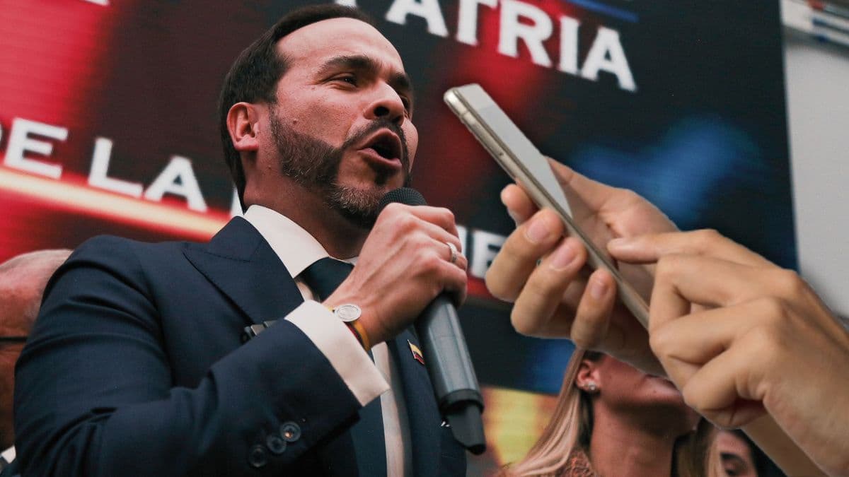 Corte abrupto en entrevista de De la Espriella genera polémica sobre posible interceptación