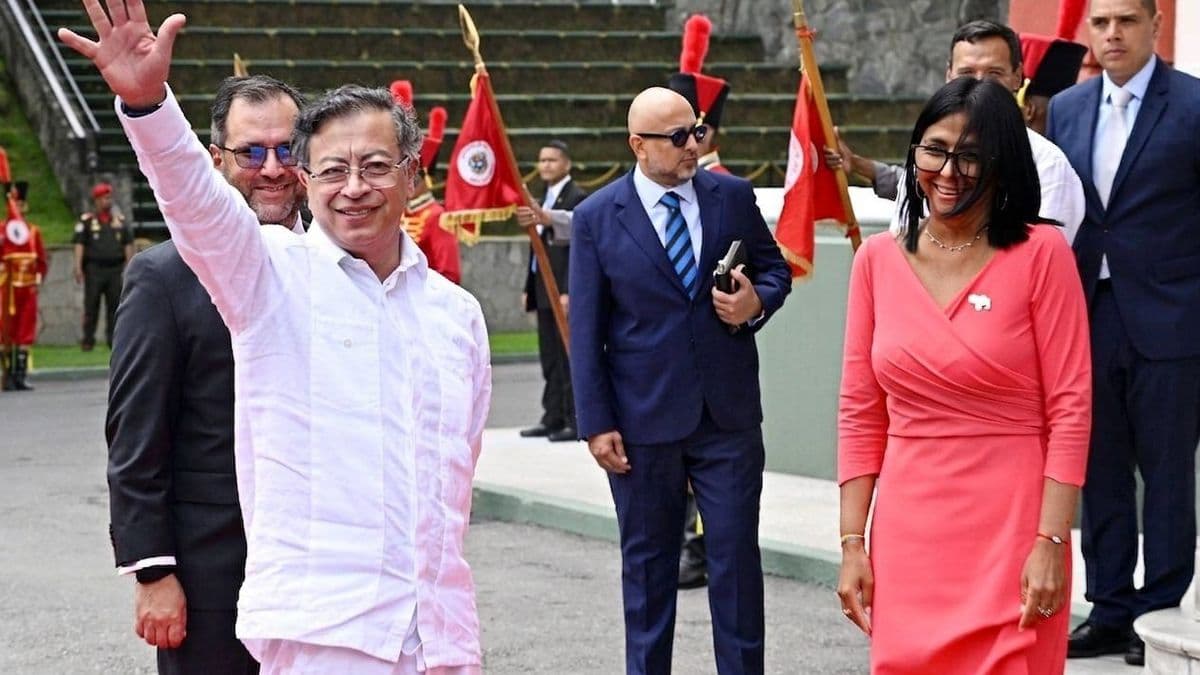 Petro viaja a Caracas para dialogar con Delcy Rodríguez sobre seguridad fronteriza