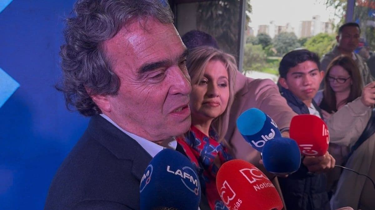 Fajardo presenta "Colombia la más educada" y cuestiona incumplimientos de Petro en educación