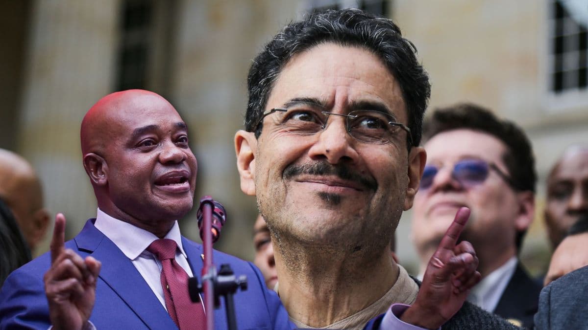 Murillo deja su candidatura y se suma a Cepeda a 26 días de la primera vuelta