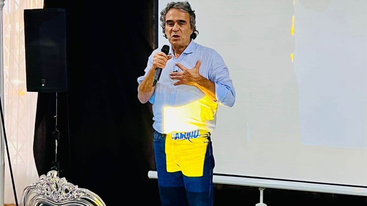 Fajardo carga contra la Paz Total y promete plan de emergencia para salud y seguridad