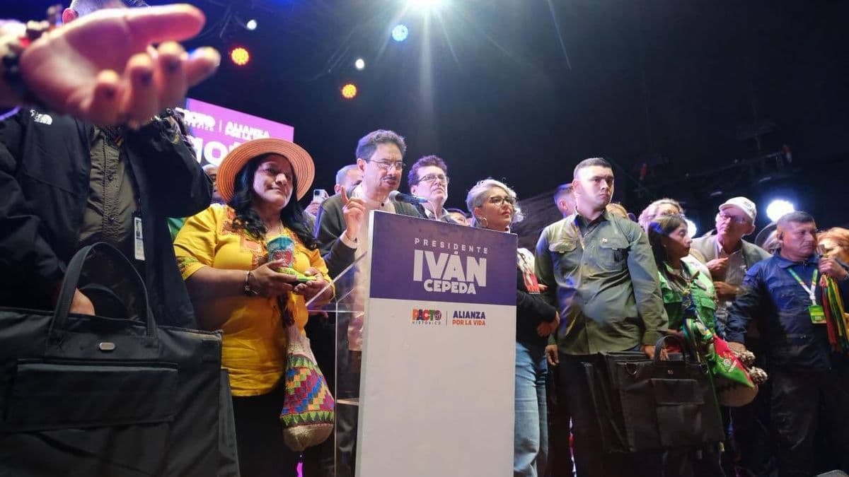 Iván Cepeda cierra campaña en Bogotá exigiendo primera vuelta y arremetiendo contra Uribe