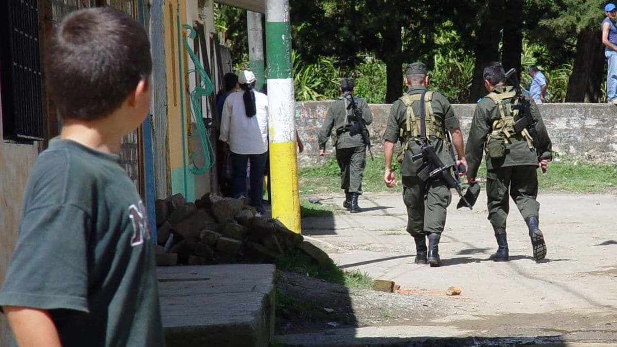 Clan del Golfo amenaza a concejales de Mistrató para frenar campaña presidencial