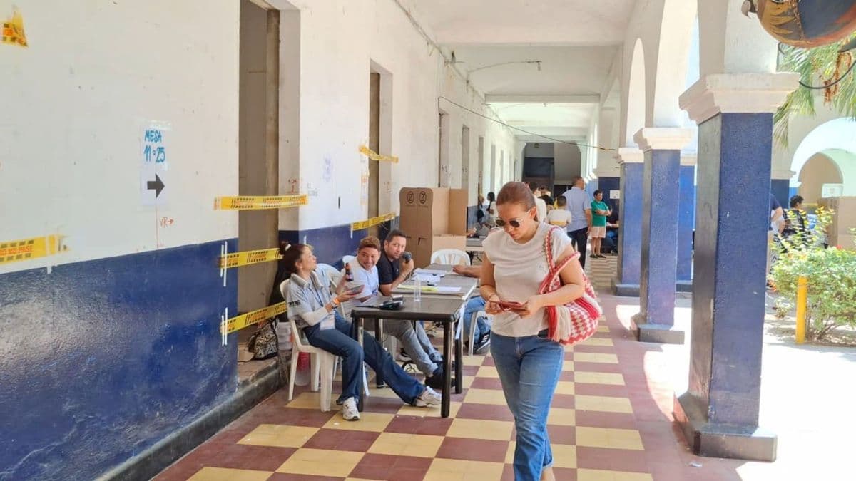 Adultos mayores se van sin votar en Barranquilla por falta de guías en las mesas electorales