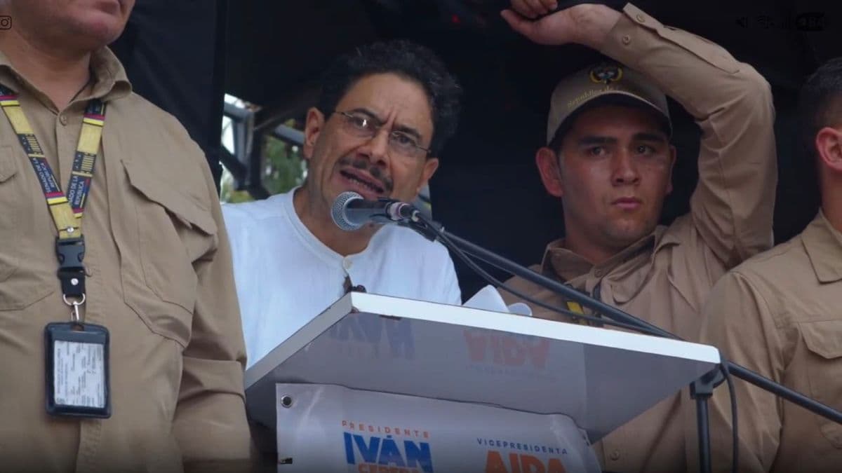 Iván Cepeda arremete contra Uribe por condena de su hermano en acto en Cali