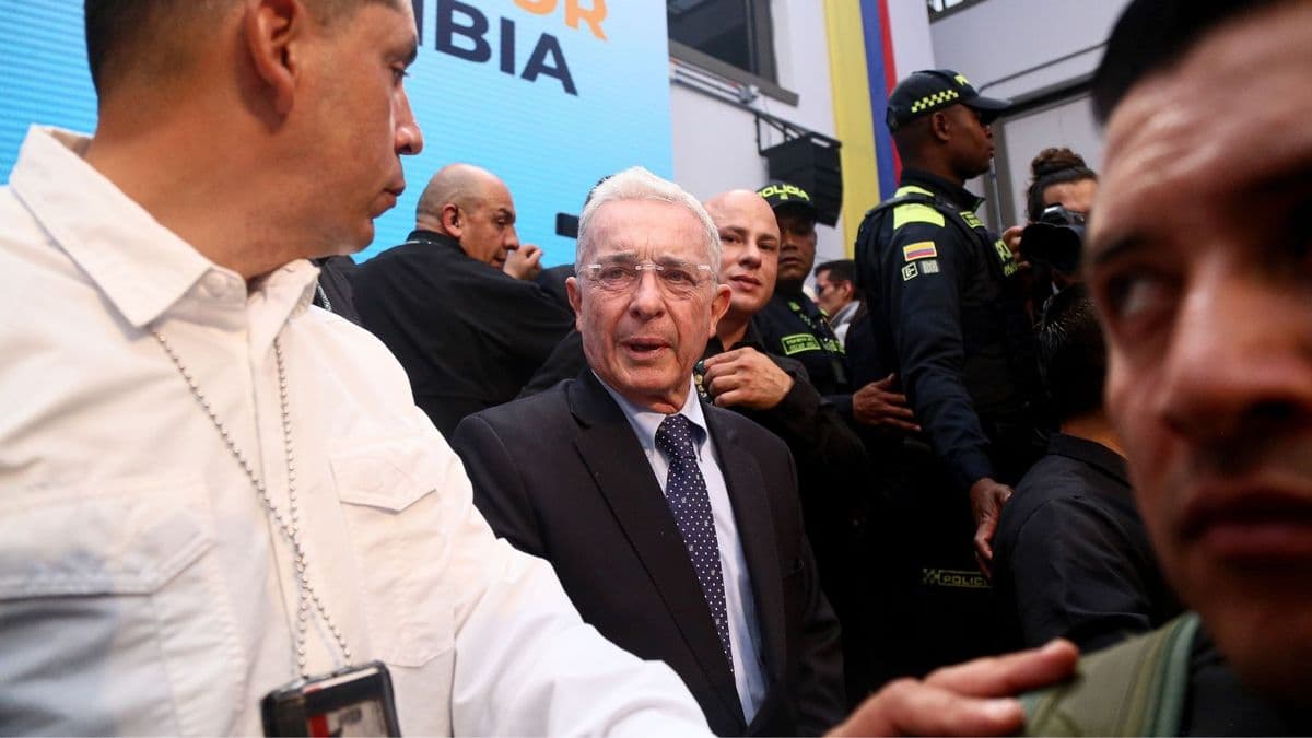 Uribe citado a indagatoria por masacres de Ituango: qué puede pasar ahora en la Fiscalía