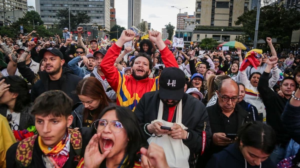 TransMilenio cierra 11 estaciones en Bogotá por protestas tras segunda vuelta presidencial