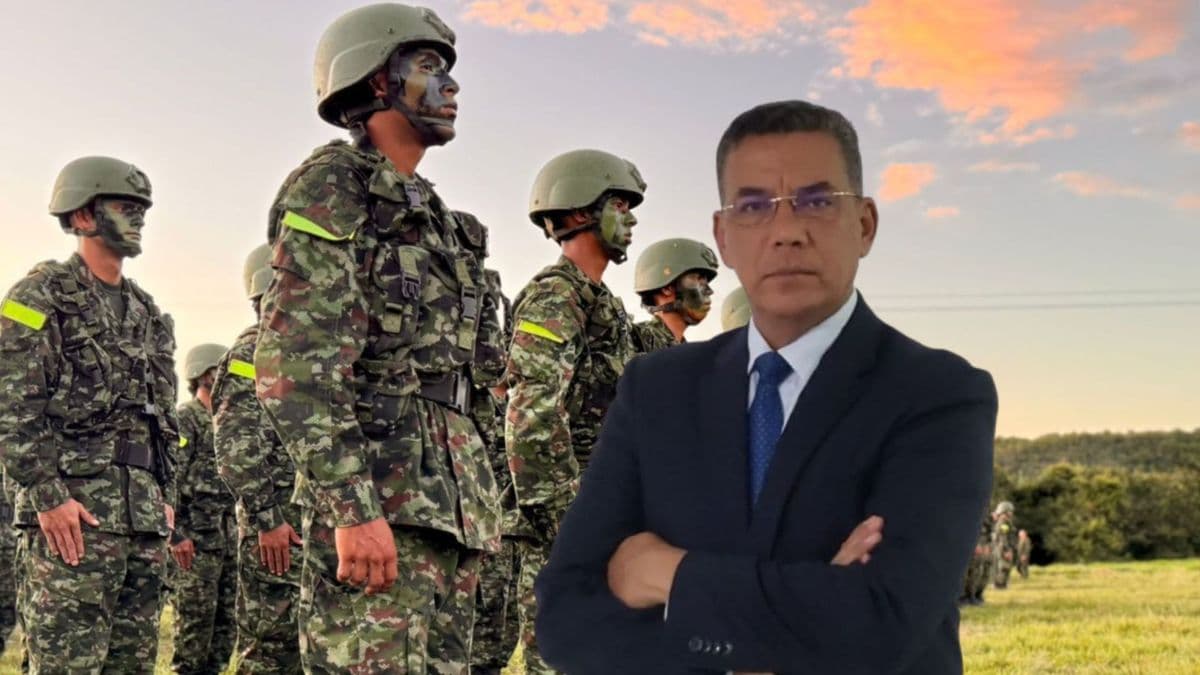Jorge Mora estudia volver al servicio activo para ser ministro de Defensa: sería el primero en 33 años