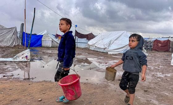 UNICEF: El alto el fuego en Gaza no detiene muertes de niños por ataques aéreos e invierno