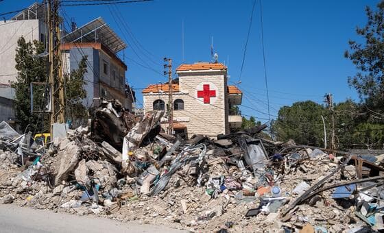 Hospitales en colapso: Israel bombardea infraestructura sanitaria del Líbano dejando decenas de muertos