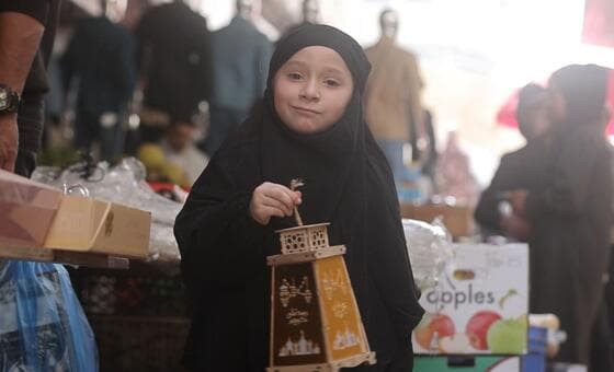 En Gaza, el Ramadán brilla entre escombros y tiendas de campaña