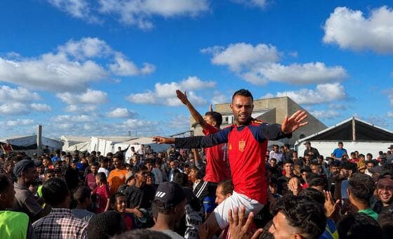 En medio de la devastación, Gaza juega fútbol con botas rotas y esperanza prestada