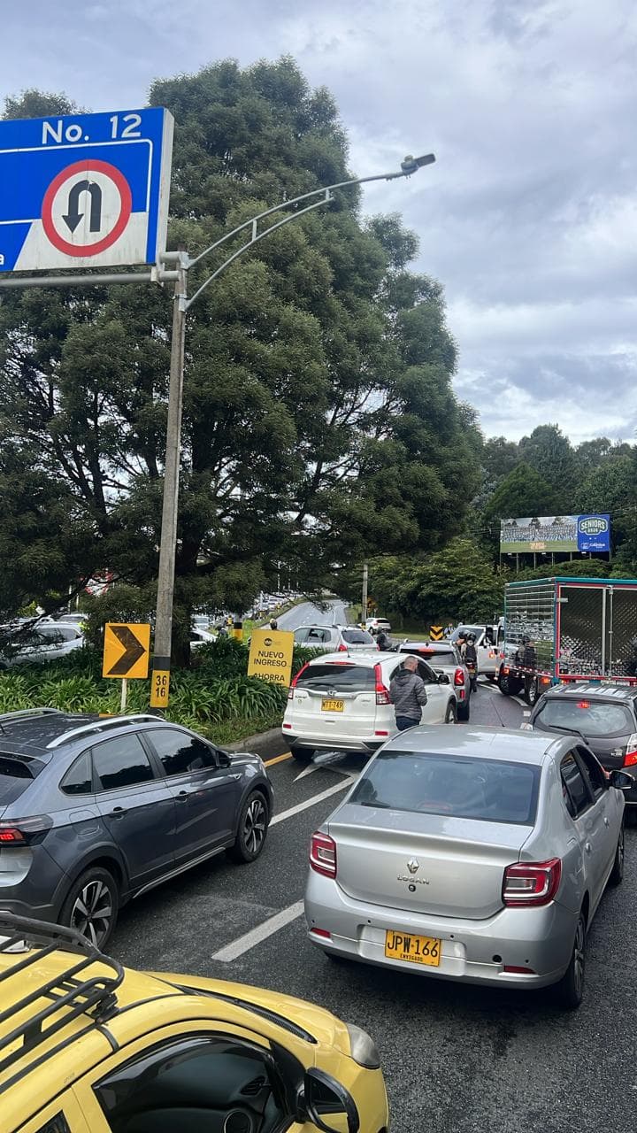 Cierre total en Las Palmas por accidente: se restringe el paso hacia Medellín esta mañana