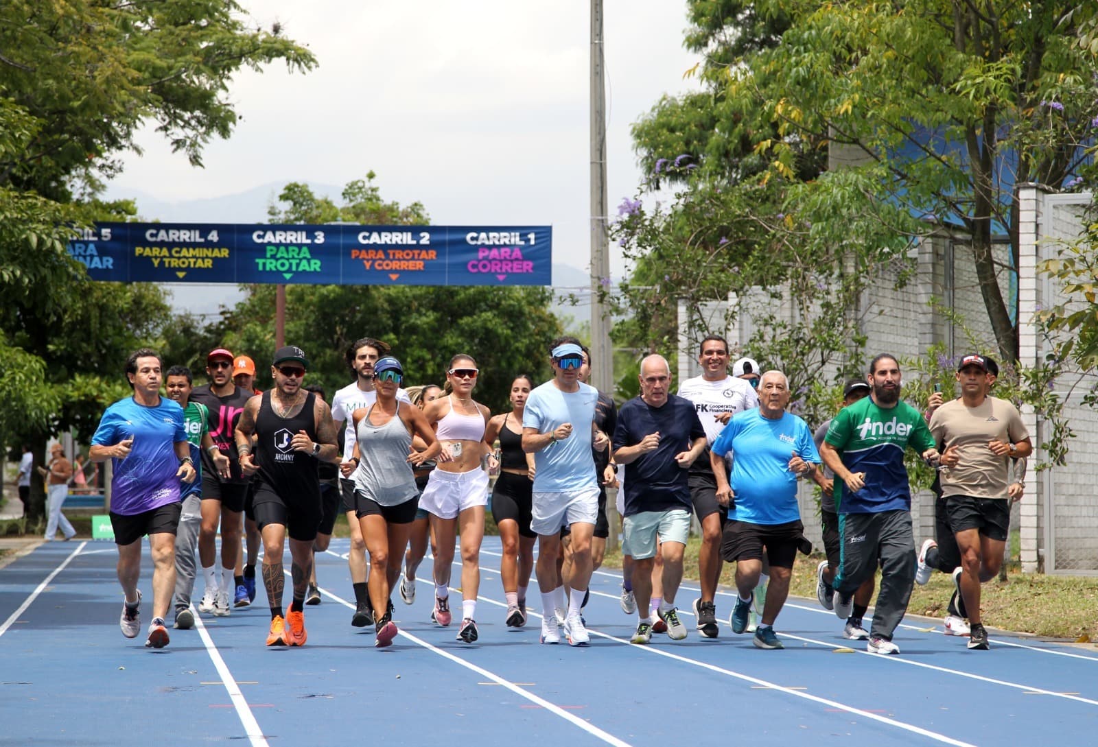Medellín invita a correr de noche: carrera gratuita de 5 kilómetros el 18 de junio