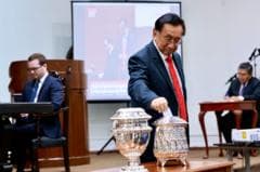 Perú elige a José María Balcázar como presidente interino hasta julio en medio de polémicas