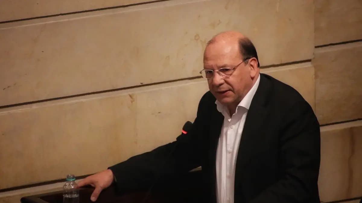 Gobierno anuncia reforma tributaria para julio: la cuenta llega al próximo presidente