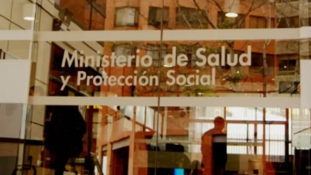 Ministerio de Salud incorpora 400 funcionarios días antes de elecciones y genera críticas por costo fiscal