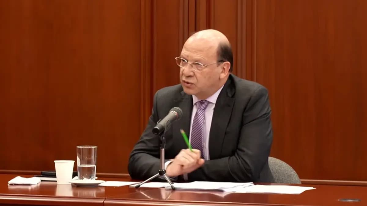 Analistas desmontan argumentos del Gobierno contra el Banco de la República por tasas altas