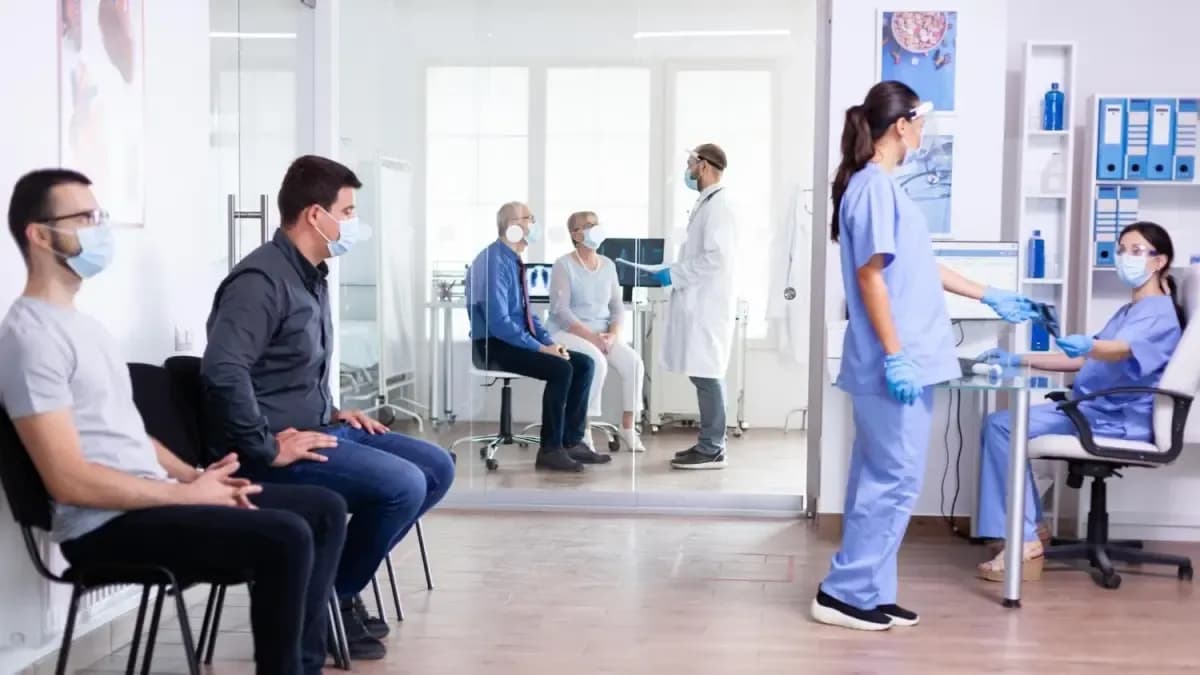 Cada vez más colombianos huyen del sistema público de salud hacia seguros privados: crece 23 % la demanda