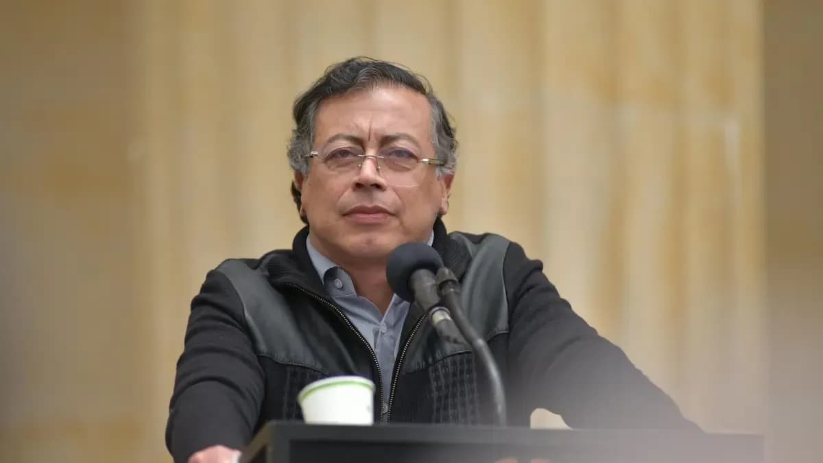 Petro ordena liquidar EPS quebradas: rechaza rescate de $50 billones con dinero público