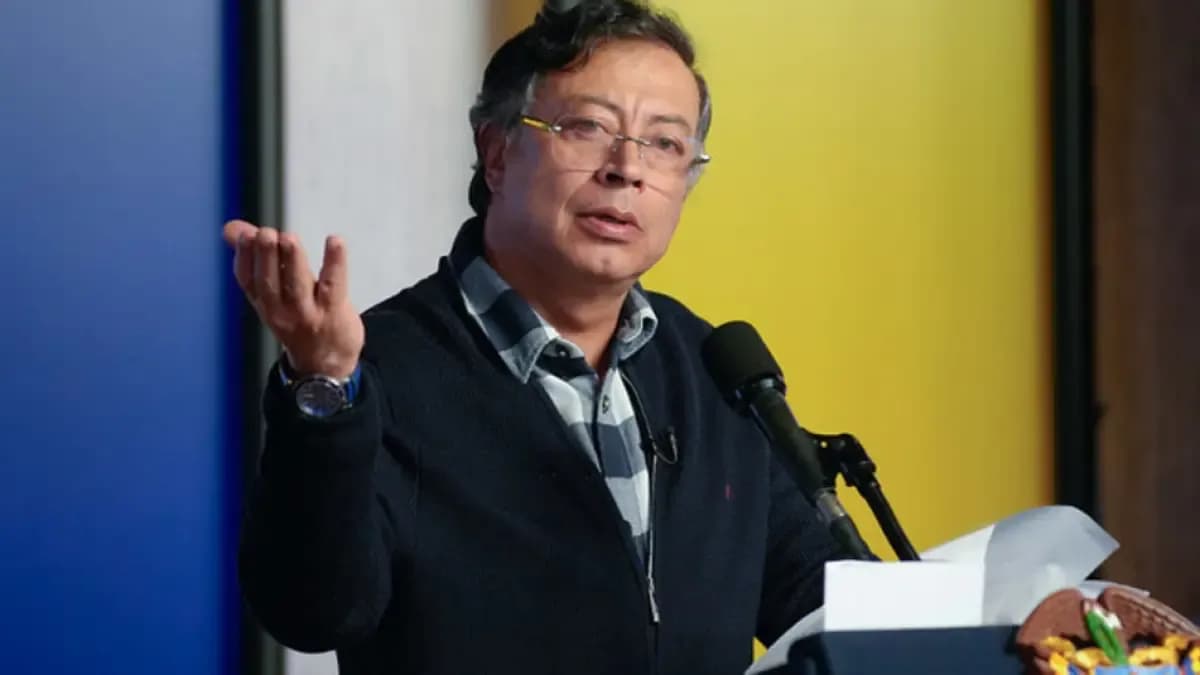 Petro culpa a Enel y a fusión de telefonía por el repunte de inflación en marzo