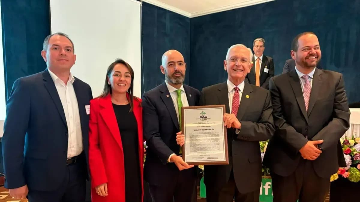 Augusto Solano se va de Asocolflores con reconocimiento por mantener a Colombia como potencia mundial en flores