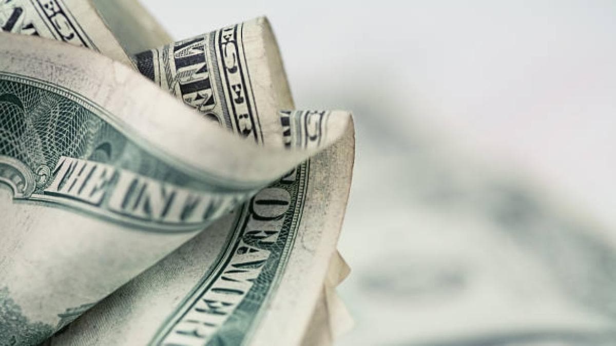 Dólar se resiste a caer: petróleo barato le quita presión a la baja en Colombia