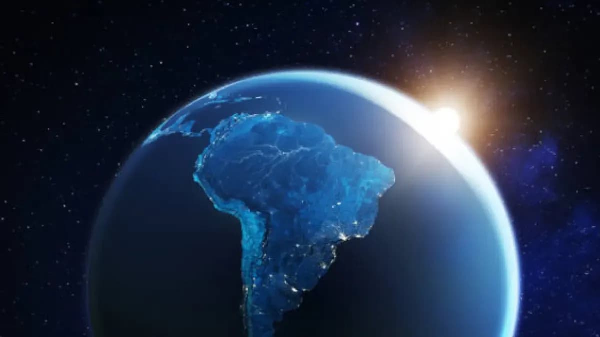 América Latina enfrenta presión de tasas altas y deuda creciente que limita el crecimiento