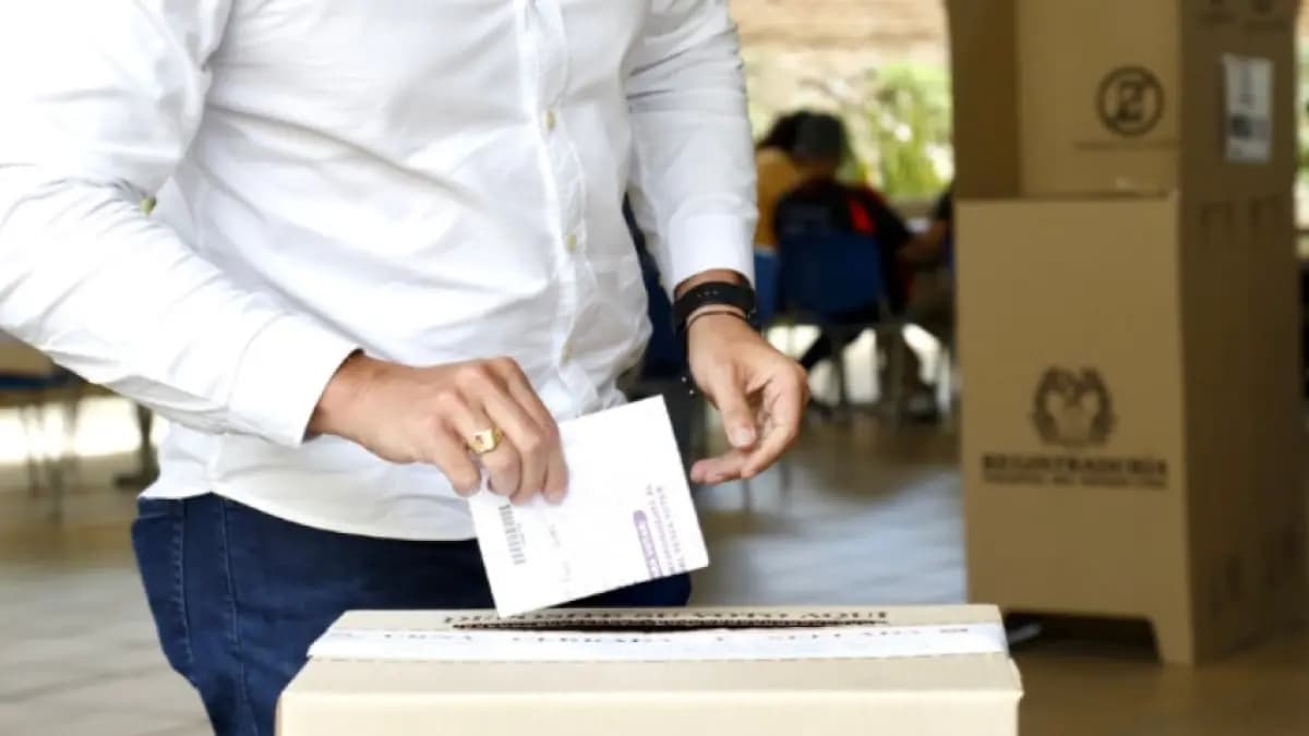 Petro pide vigilancia ciudadana en elecciones del domingo por preocupaciones con el software electoral