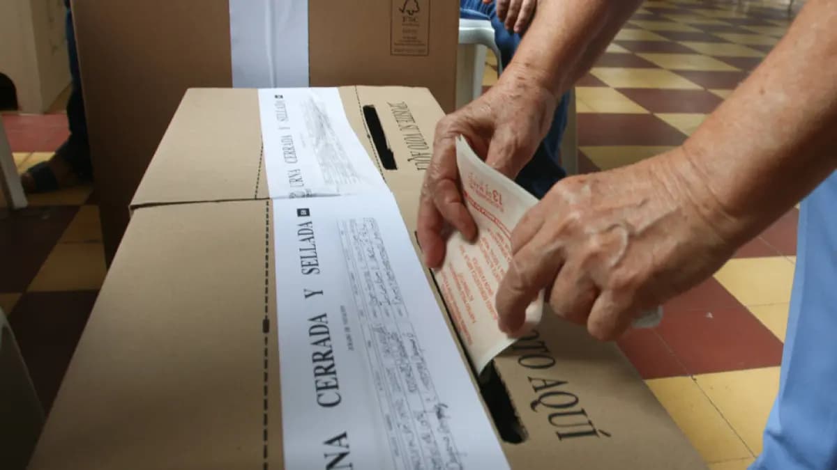 Petro denuncia presunta compra de votos y pide a Fiscalía investigar: "Esto se llama mafia"